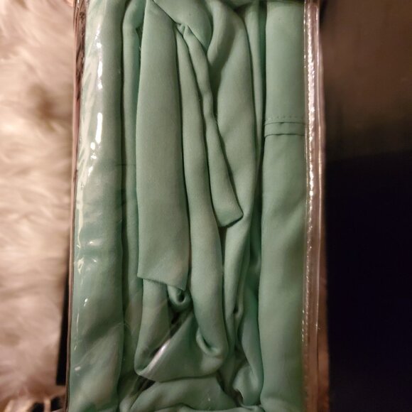 HIGHLAND COLLECTION LUXURY 600 SATEEN CAL KING 4 PIECE SHEET SET - Picture 6 of 6